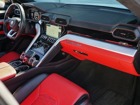 Used 2021 Lamborghini Urus image 21