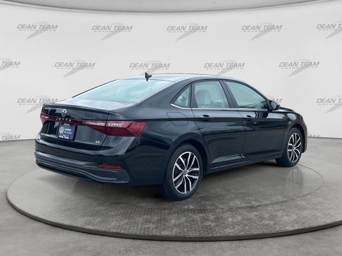 Used 2026 Volkswagen Jetta SE FWD image 7