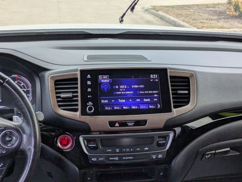 Used 2022 Honda Ridgeline Black Edition image 16