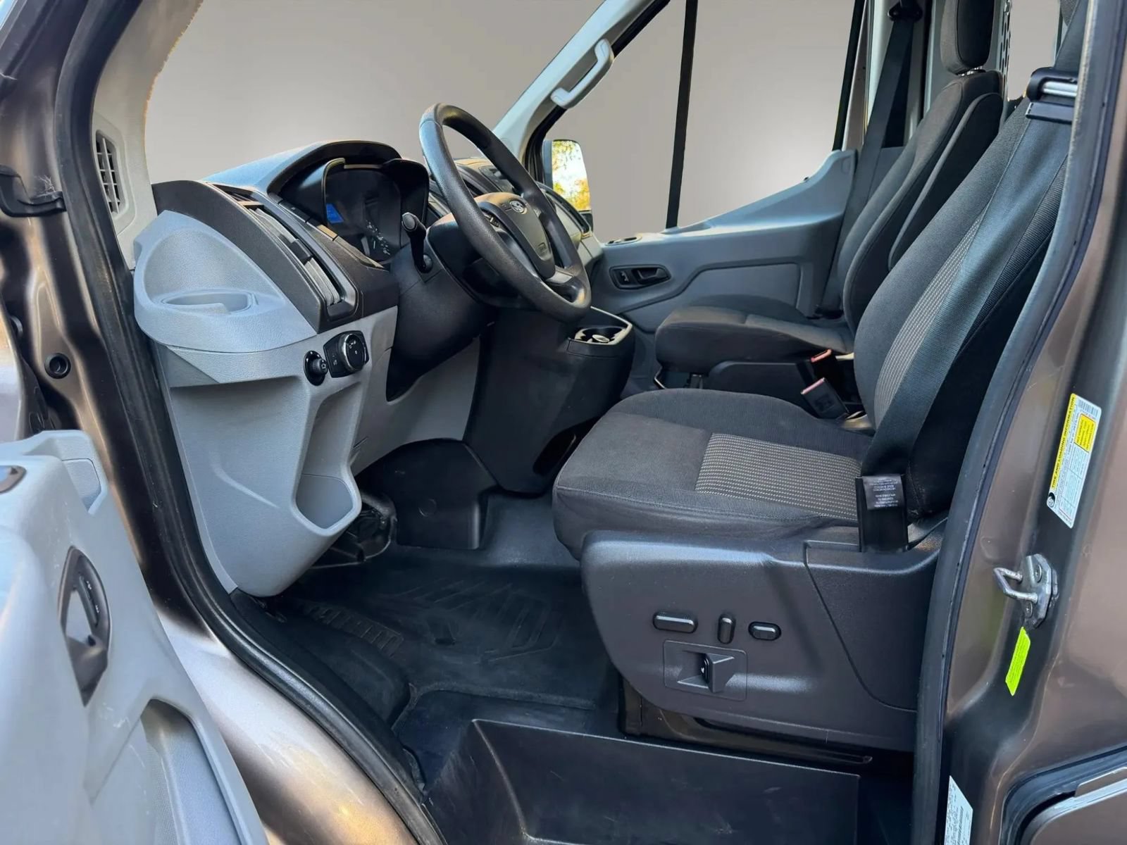 Used 2018 Ford Transit 250 148 Medium Roof RWD image 20