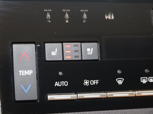 Used 2021 Toyota Avalon Limited w/ Advanced Safety Package FWD image 8