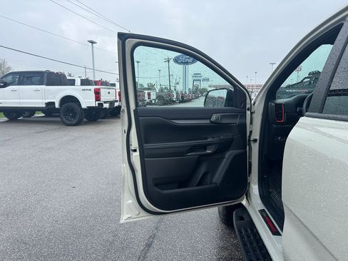Used 2025 Ford Ranger Raptor image 12