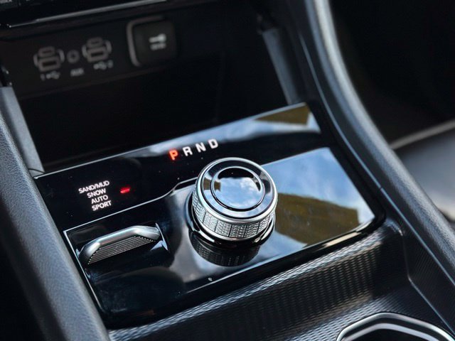 Used 2024 Jeep Grand Cherokee Limited AWD/4WD image 13