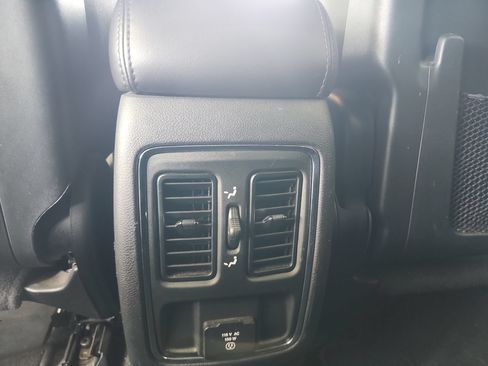 Used 2021 Jeep Grand Cherokee Laredo X AWD/4WD image 30