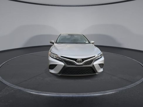Used 2019 Toyota Camry SE FWD image 3