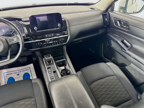Used 2025 Nissan Pathfinder SV FWD image 27