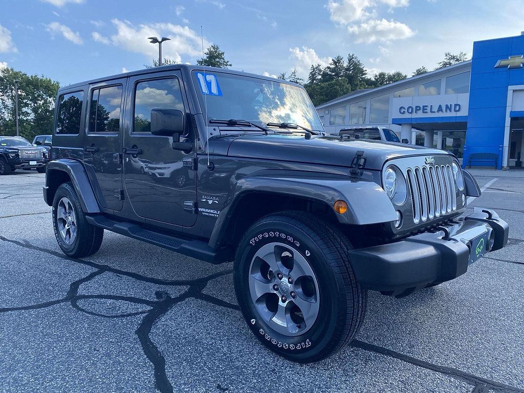 Used 2017 Jeep Wrangler Unlimited Sahara w/ Connectivity Group AWD/4WD image 4