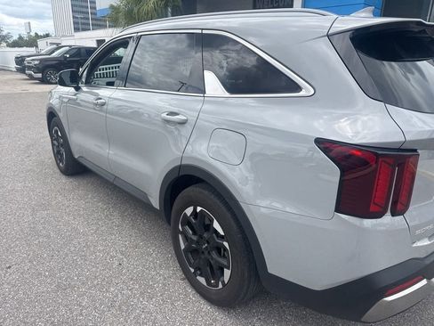 Used 2024 Kia Sorento S FWD image 6