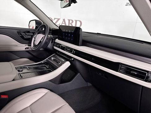 New 2026 Lincoln Aviator 2WD image 32