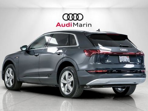 Used 2019 Audi e-tron Prestige w/ Prestige Package image 3