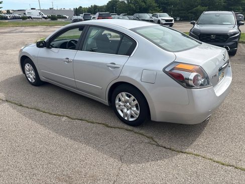 Used 2011 Nissan Altima 2.5 S FWD image 4