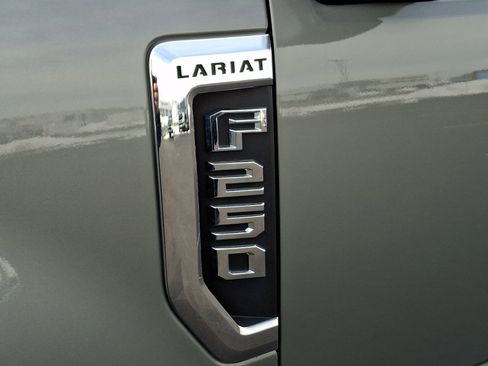 Used 2020 Ford F250 Lariat w/ Chrome Package image 32