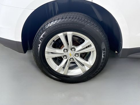 Used 2017 Chevrolet Equinox LS FWD image 32