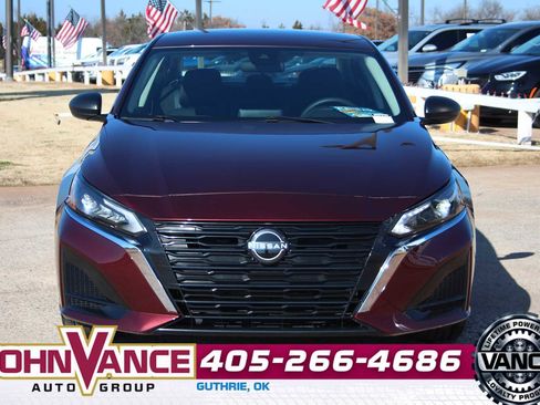 Used 2025 Nissan Altima 2.5 SV image 2