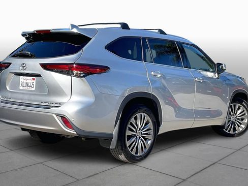 Used 2022 Toyota Highlander Platinum image 12