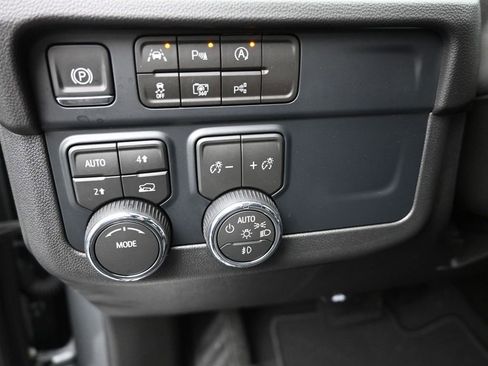 New 2026 Chevrolet Suburban LT w/ Comfort Package image 20