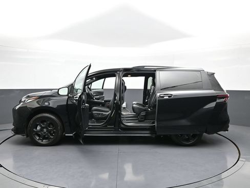 Certified 2026 Toyota Sienna XLE Woodland Edition AWD/4WD image 45