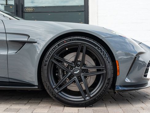 Used 2025 Aston Martin V8 Vantage Coupe RWD image 4