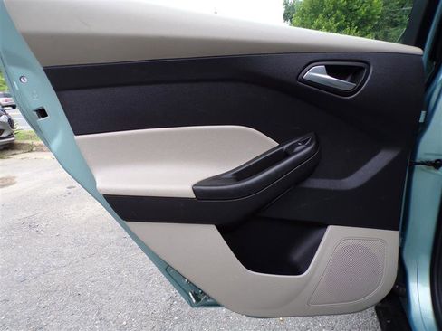 Used 2012 Ford Focus SE image 25