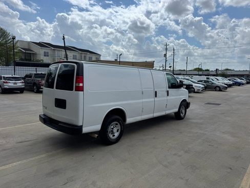 Used 2016 Chevrolet Express 3500 Extended image 9
