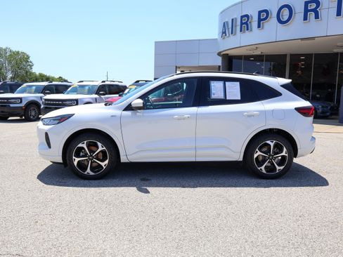 Used 2023 Ford Escape ST-Line Select w/ Tech Pack #2 AWD/4WD image 2