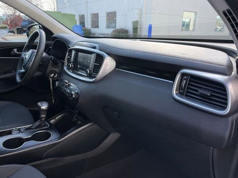 Used 2019 Kia Sorento LX image 31