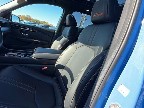 Used 2025 Honda Pilot TrailSport image 15