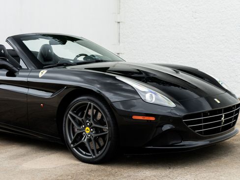 Used 2018 Ferrari California T RWD image 29