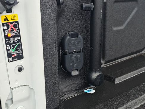 Used 2025 GMC Sierra 2500 Denali Ultimate image 15