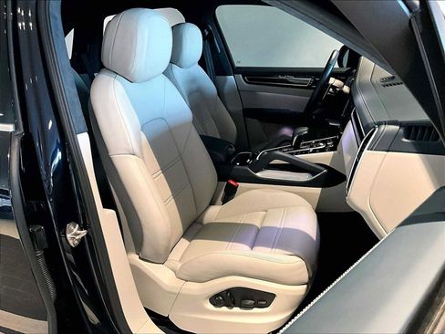 Used 2023 Porsche Cayenne Turbo S image 22