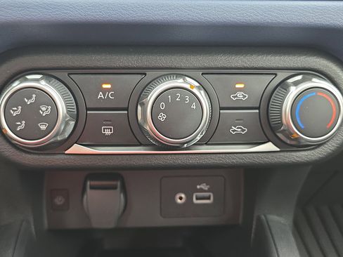 New 2025 Nissan Versa SV w/ Trunk Package image 23