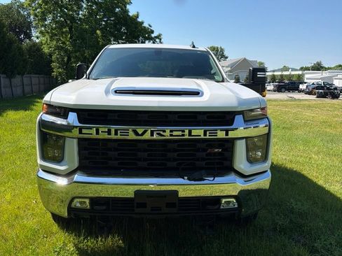 Used 2022 Chevrolet Silverado 2500 LT w/ Convenience Package AWD/4WD image 2