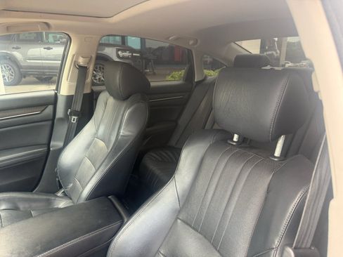Used 2018 Honda Accord Touring image 4
