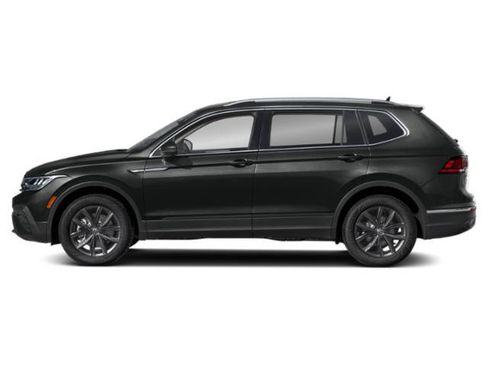 Used 2022 Volkswagen Tiguan SE w/ Panoramic Sunroof Package AWD/4WD image 3