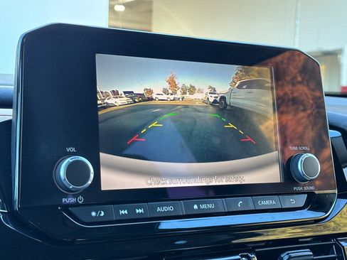 Used 2024 Nissan Pathfinder SV image 24