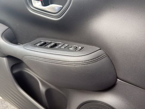 Used 2023 Honda HR-V LX image 7