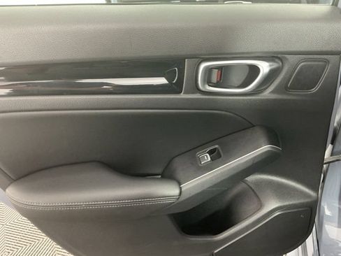 Used 2022 Honda Civic Touring image 9
