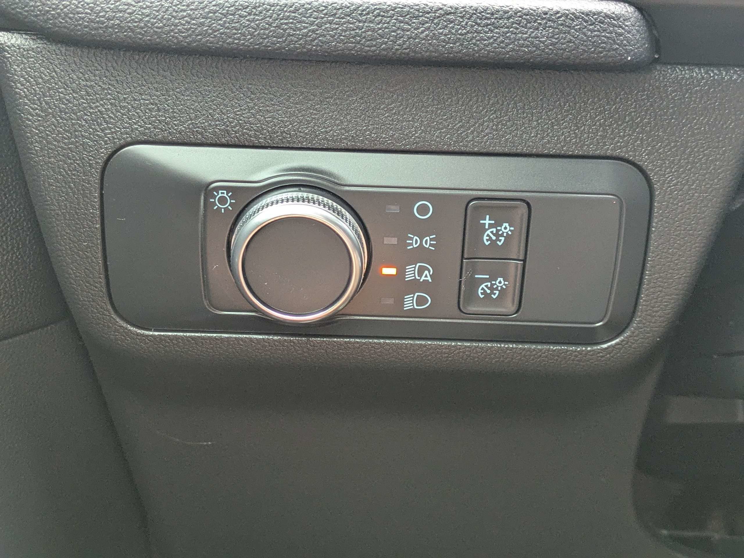 Used 2020 Ford Escape SE FWD image 19