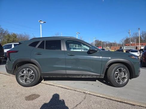 New 2026 Chevrolet Trax LT w/ Sunroof Package image 14