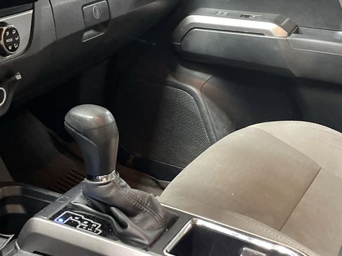 Used 2017 Toyota Tacoma SR5 image 11