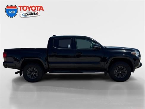 Used 2021 Toyota Tacoma SR5 w/ Trail Edition image 6