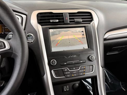 Used 2019 Ford Fusion SE FWD image 29