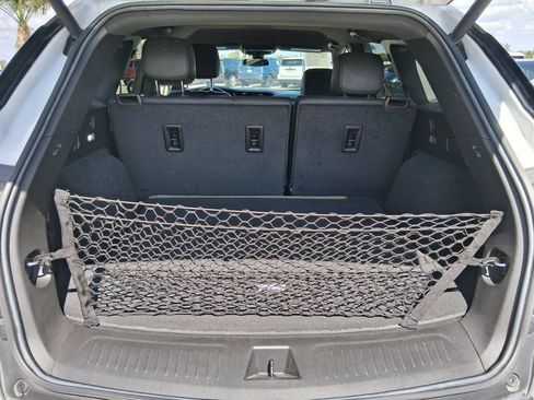 Used 2022 Cadillac XT5 Luxury w/ LPO, Premium Carpet Package FWD image 6