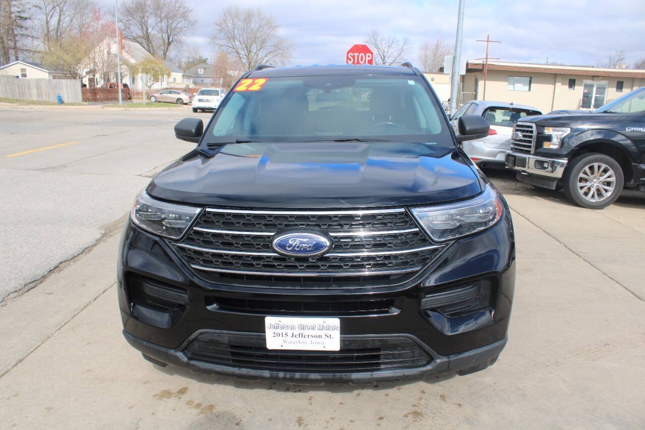 Used 2022 Ford Explorer XLT AWD/4WD image 3