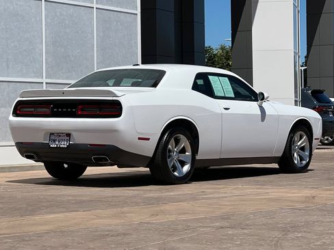 Used 2018 Dodge Challenger SXT RWD image 4
