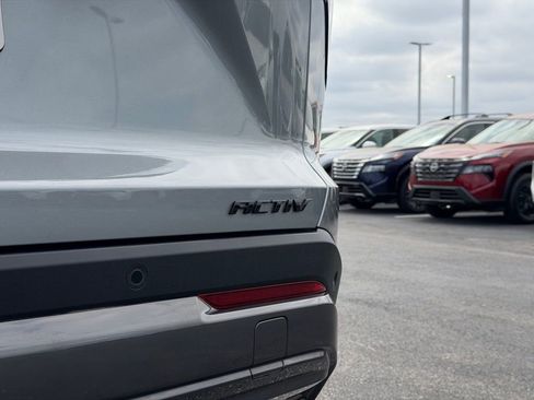 Used 2025 Chevrolet Equinox ACTIV w/ Convenience Package III image 41