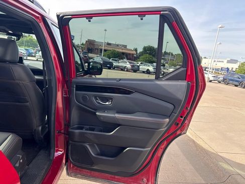 Used 2025 Honda Pilot TrailSport image 32