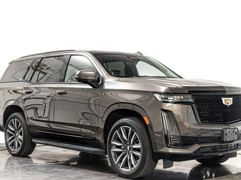 Used 2021 Cadillac Escalade Sport Platinum w/ Heavy-Duty Trailer Package AWD/4WD image 30