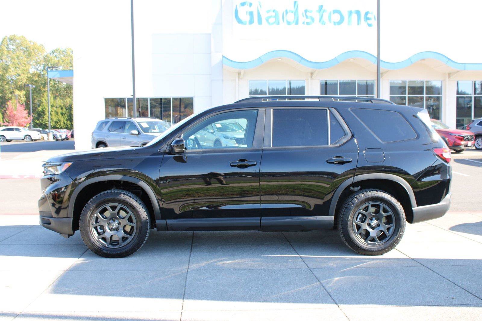 Used 2025 Honda Pilot TrailSport image 11