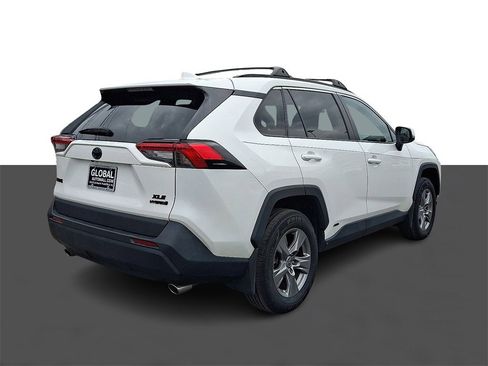 Used 2022 Toyota RAV4 XLE image 7